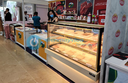 Khach-thu-tu-dong-tai-trien-lam