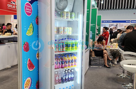 Khach-thue-tu-mat-tai-trien-lam