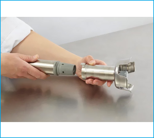 Anh-dai-dien-may-tron-thuc-pham-cam-tay-robot-coupe-cmp-300-combi