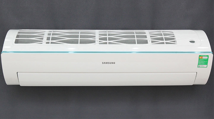 Mẫu máy lạnh treo tường Samsung AR24KCFSSURNSV (2.5 Hp)