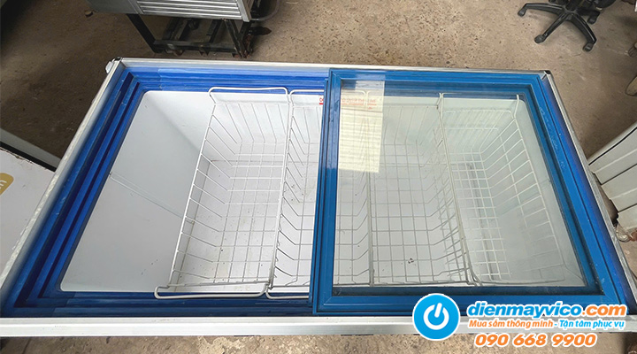 Bên trong của Thanh lý tủ mát nằm kính lùa phẳng Alaska LC-450B