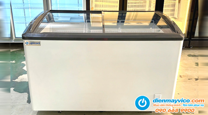Hình thực tế Tủ đông kính lùa cong Lightcool SD-418Y 328L